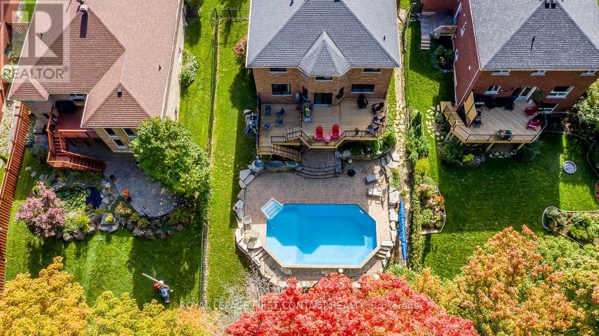 












32 NICKLAUS DR

,
Barrie,




Ontario
L4M6W5

