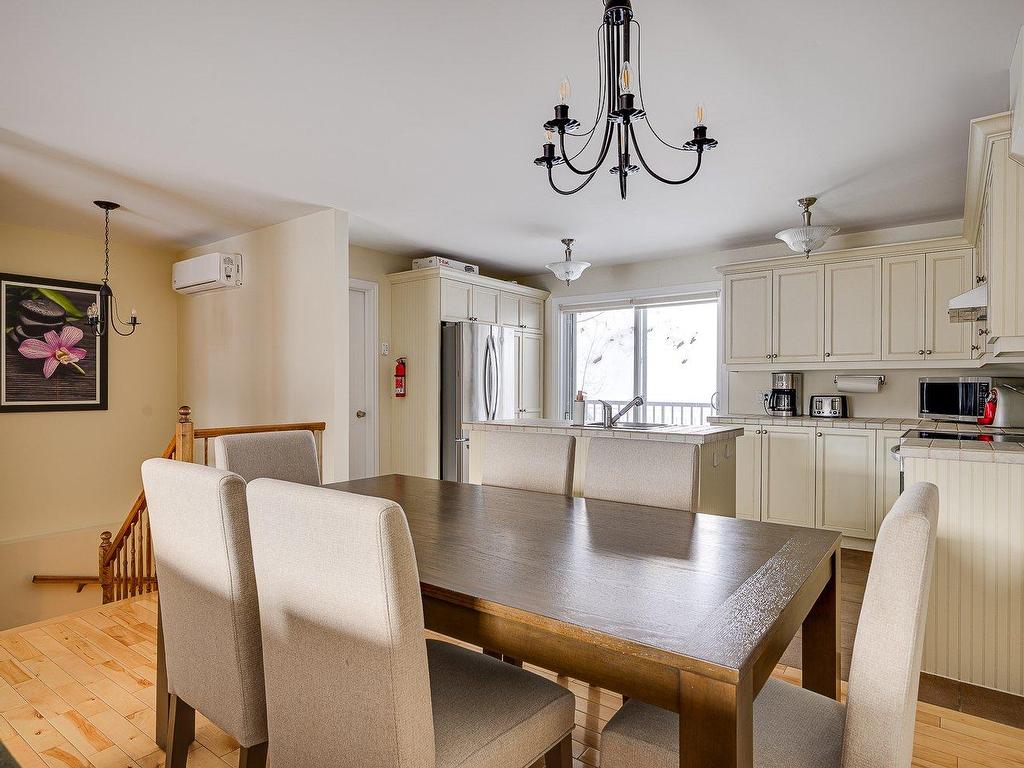 









729-A


Rue Principale

,
Saint-Sauveur,




QC
J0R1R2

