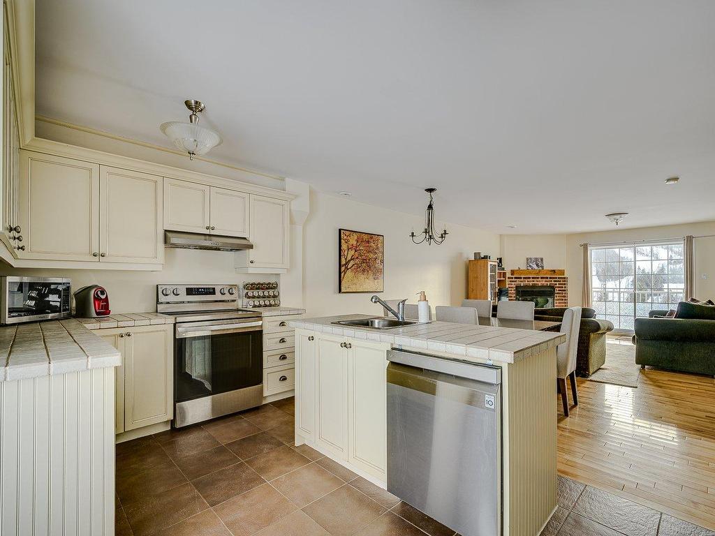 









729-A


Rue Principale

,
Saint-Sauveur,




QC
J0R1R2

