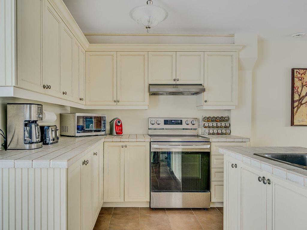 









729-A


Rue Principale

,
Saint-Sauveur,




QC
J0R1R2

