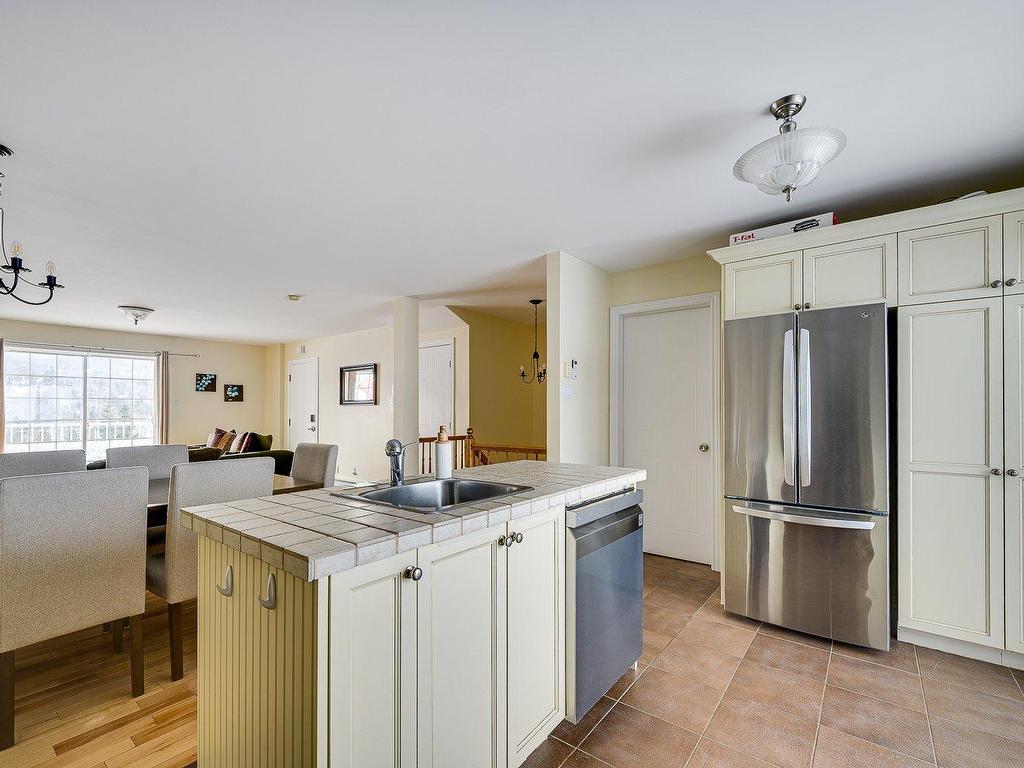 









729-A


Rue Principale

,
Saint-Sauveur,




QC
J0R1R2

