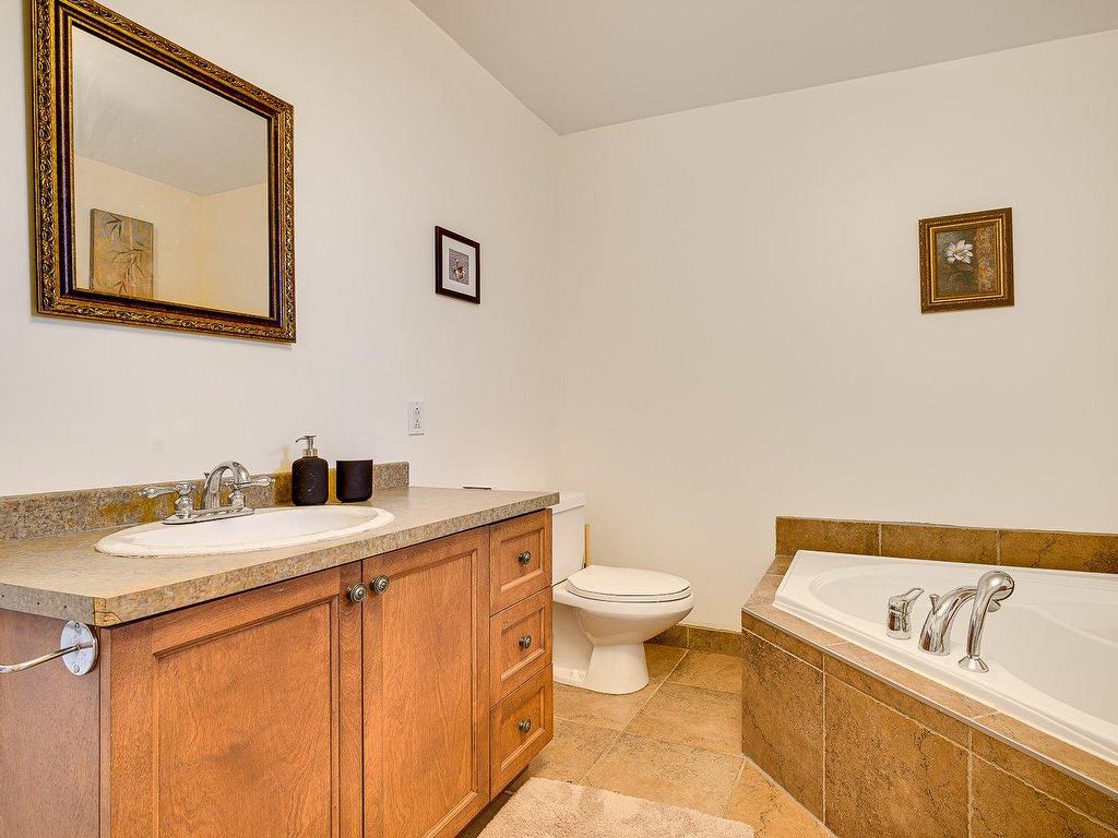 









729-A


Rue Principale

,
Saint-Sauveur,




QC
J0R1R2

