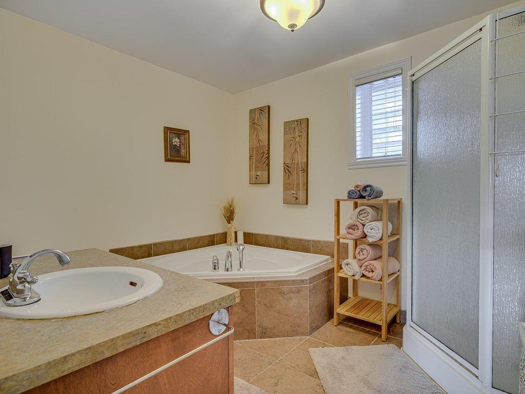 









729-A


Rue Principale

,
Saint-Sauveur,




QC
J0R1R2

