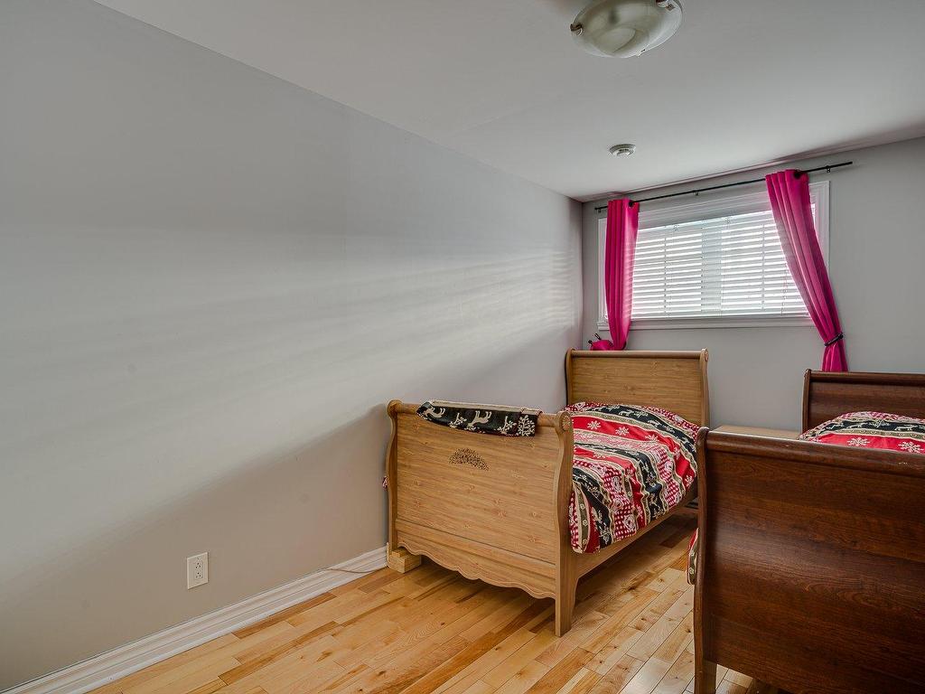 









729-A


Rue Principale

,
Saint-Sauveur,




QC
J0R1R2

