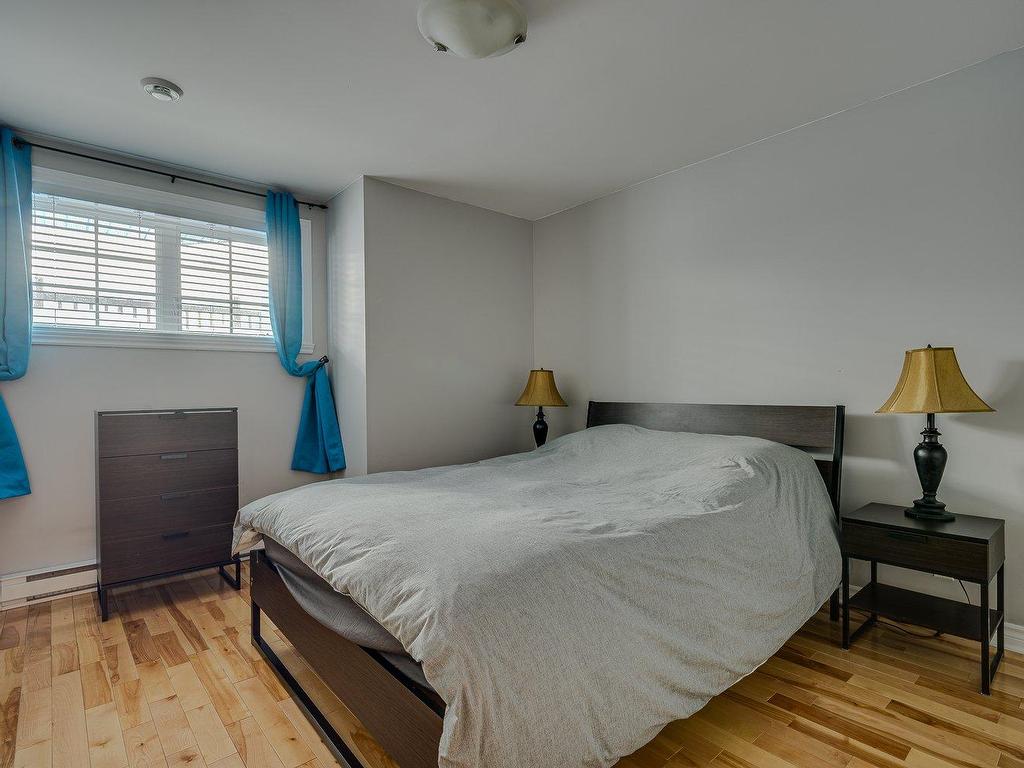 









729-A


Rue Principale

,
Saint-Sauveur,




QC
J0R1R2

