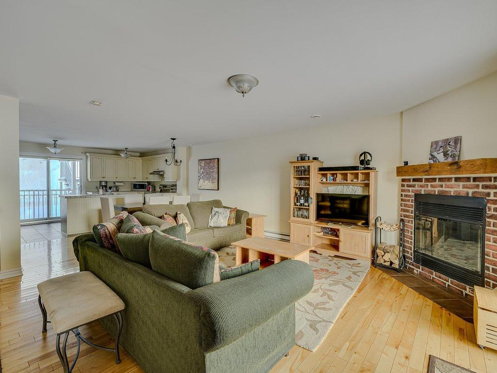 









729-A


Rue Principale

,
Saint-Sauveur,




QC
J0R1R2


