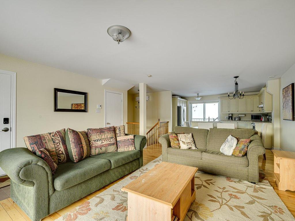 









729-A


Rue Principale

,
Saint-Sauveur,




QC
J0R1R2

