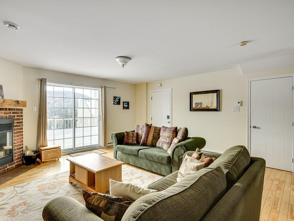 









729-A


Rue Principale

,
Saint-Sauveur,




QC
J0R1R2

