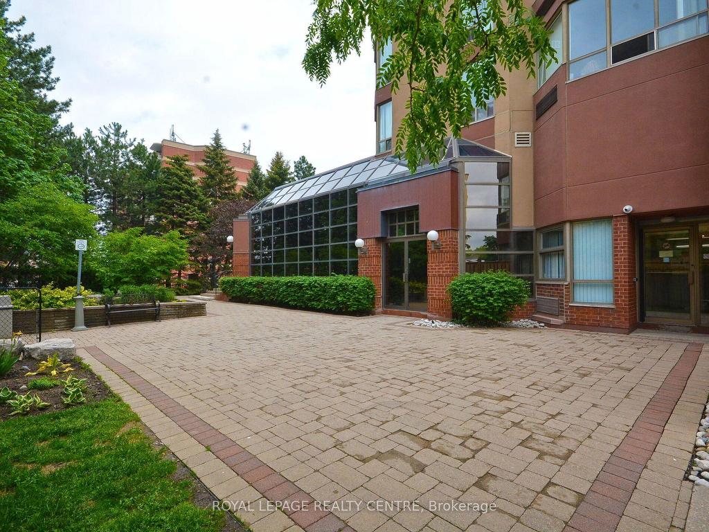 












25 Fairview Rd W

, 911,
Mississauga,




ON
L5B 3Y8

