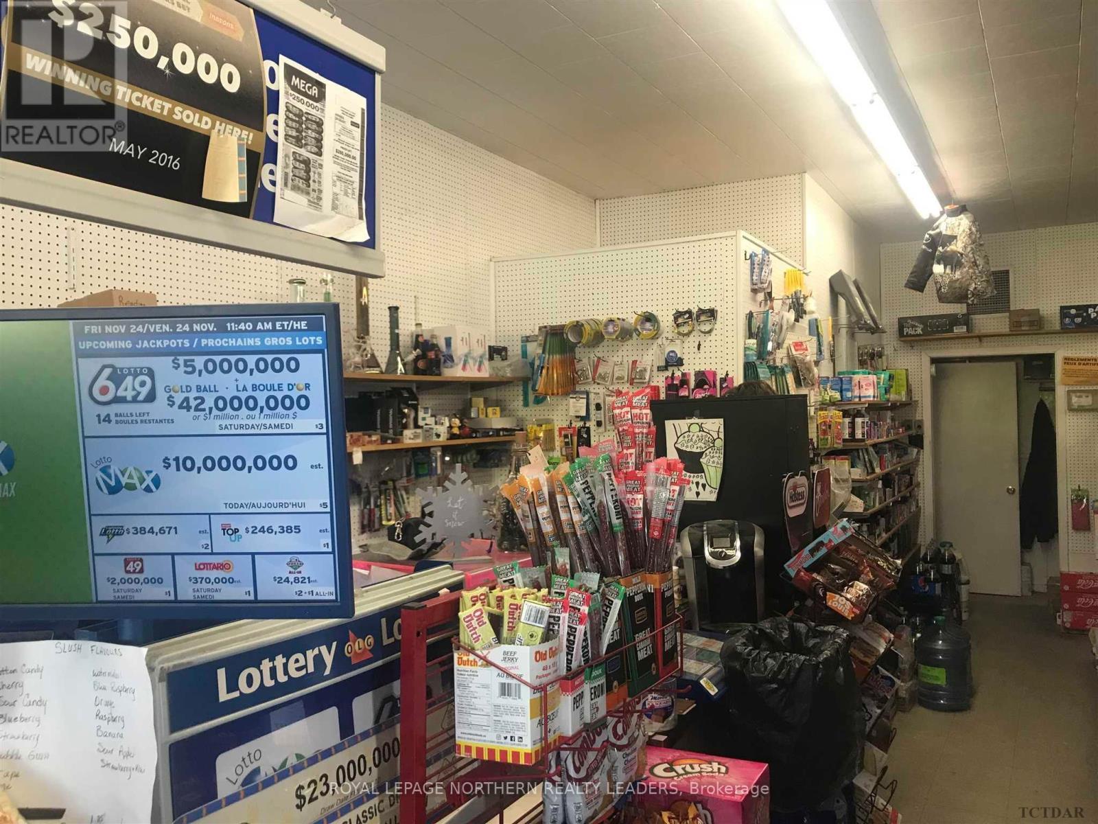 












175 MAIN STREET

,
Smooth Rock Falls (SRF),




Ontario
P4N2B0

