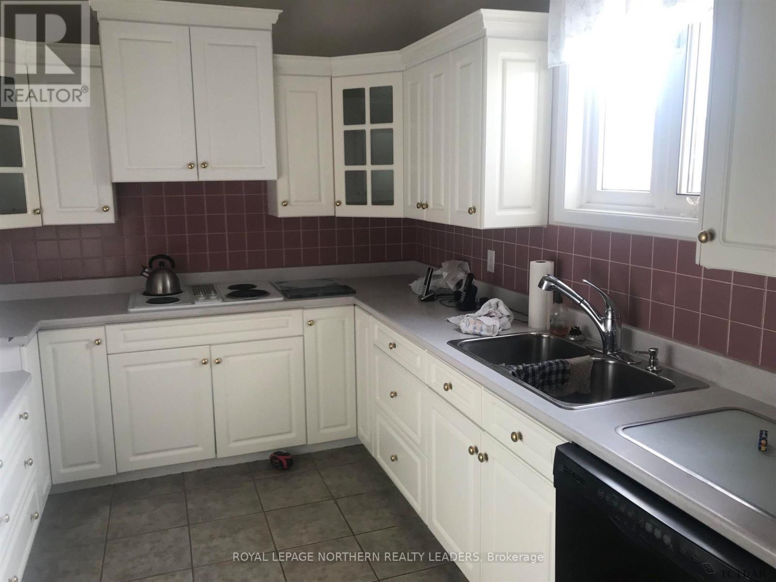 












175 MAIN STREET

,
Smooth Rock Falls (SRF),




Ontario
P4N2B0

