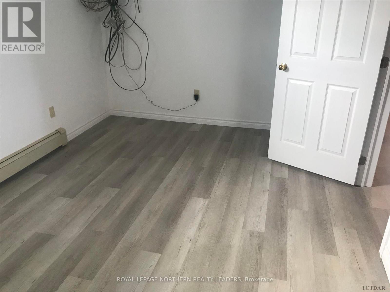












175 MAIN STREET

,
Smooth Rock Falls (SRF),




Ontario
P4N2B0

