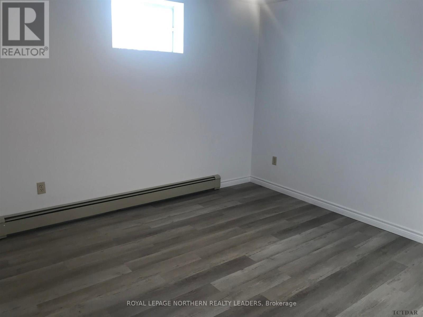 












175 MAIN STREET

,
Smooth Rock Falls (SRF),




Ontario
P4N2B0

