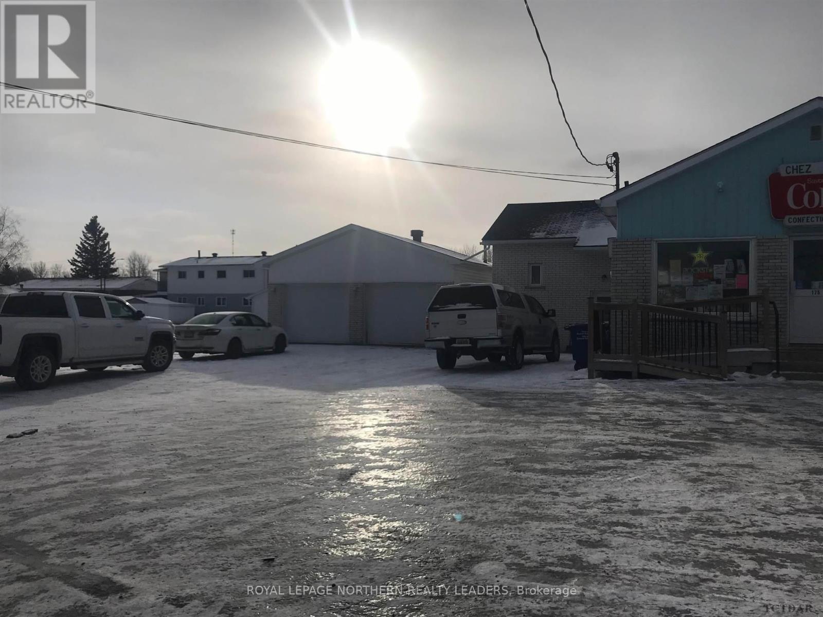 












175 MAIN STREET

,
Smooth Rock Falls (SRF),




Ontario
P4N2B0

