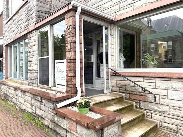 









573


5e Rue

,
Shawinigan,




QC
G9T4R9

