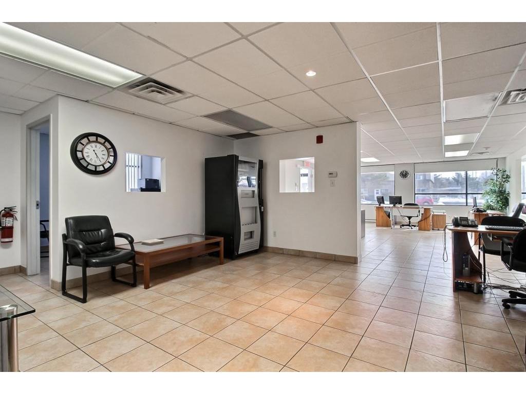 









7001


Rue Jarry E.

,
Montréal (Anjou),




QC
H1J0A3

