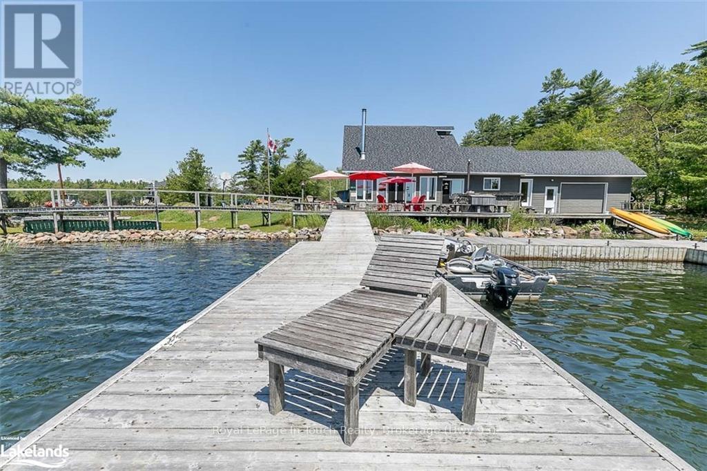 












B55-19 MOON ISLAND

,
The Archipelago (Archipelago South),




Ontario
P2A1T4

