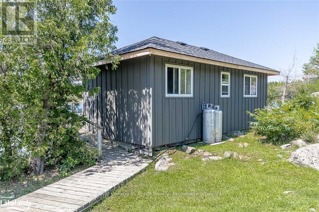 












B55-19 MOON ISLAND

,
The Archipelago (Archipelago South),




Ontario
P2A1T4

