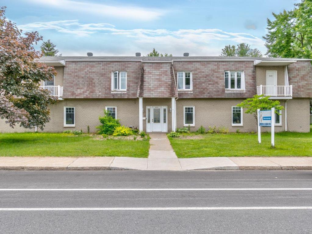 









3225

 - 3229


Boul. de Tracy

,
Sorel-Tracy,




QC
J3R5M7

