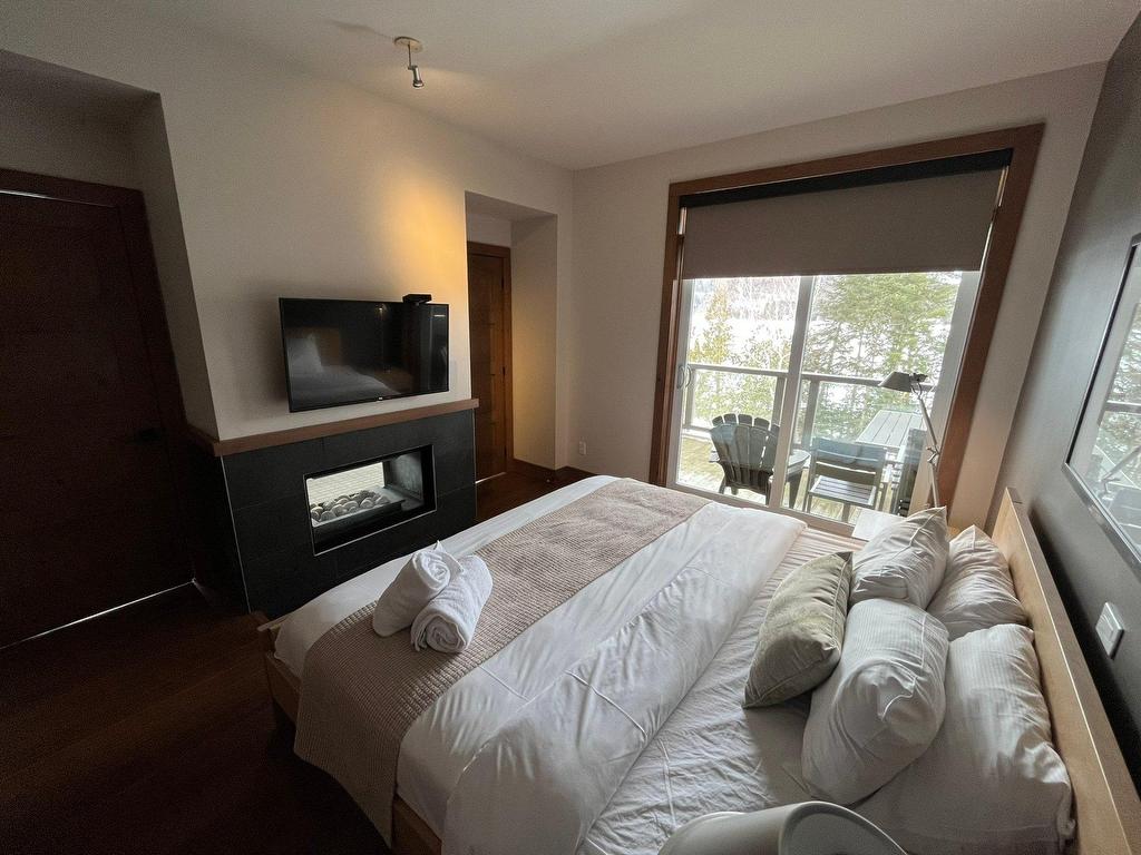 









2240


Ch. du Lac-Supérieur

, 3202,
Lac-Supérieur,




QC
J0T1P0

