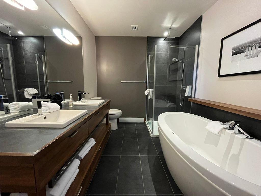 









2240


Ch. du Lac-Supérieur

, 3202,
Lac-Supérieur,




QC
J0T1P0

