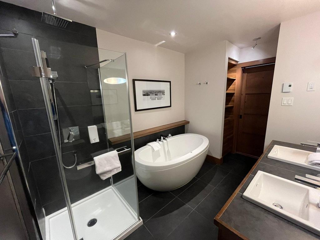 









2240


Ch. du Lac-Supérieur

, 3202,
Lac-Supérieur,




QC
J0T1P0

