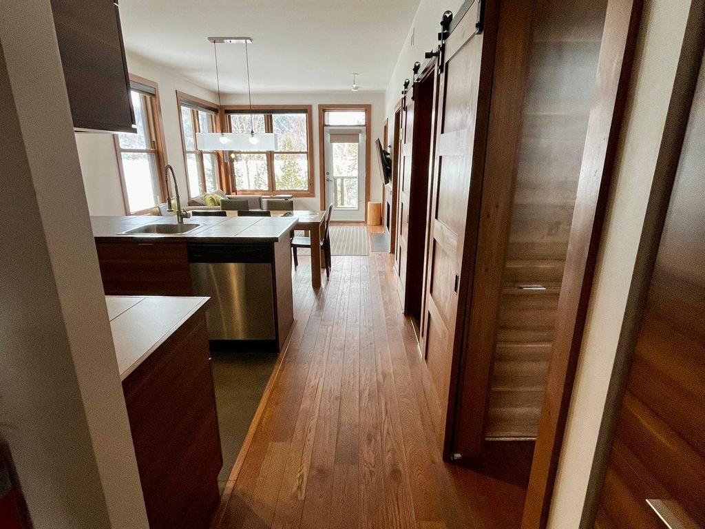 









2240


Ch. du Lac-Supérieur

, 3202,
Lac-Supérieur,




QC
J0T1P0

