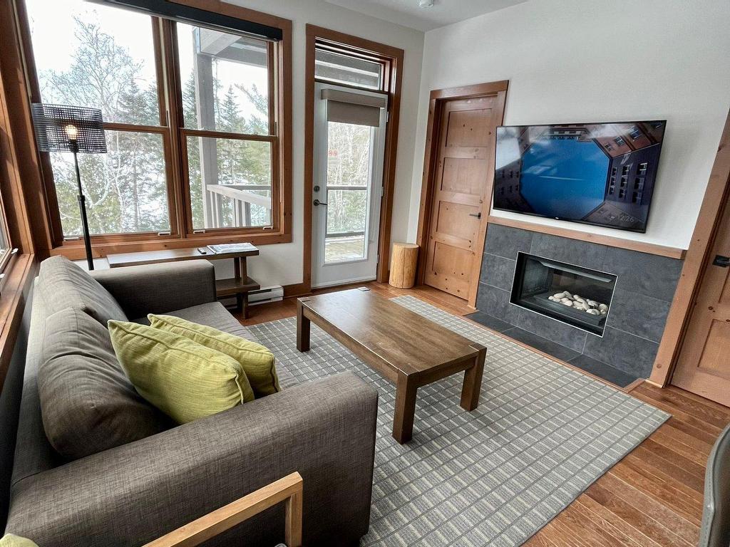 









2240


Ch. du Lac-Supérieur

, 3202,
Lac-Supérieur,




QC
J0T1P0

