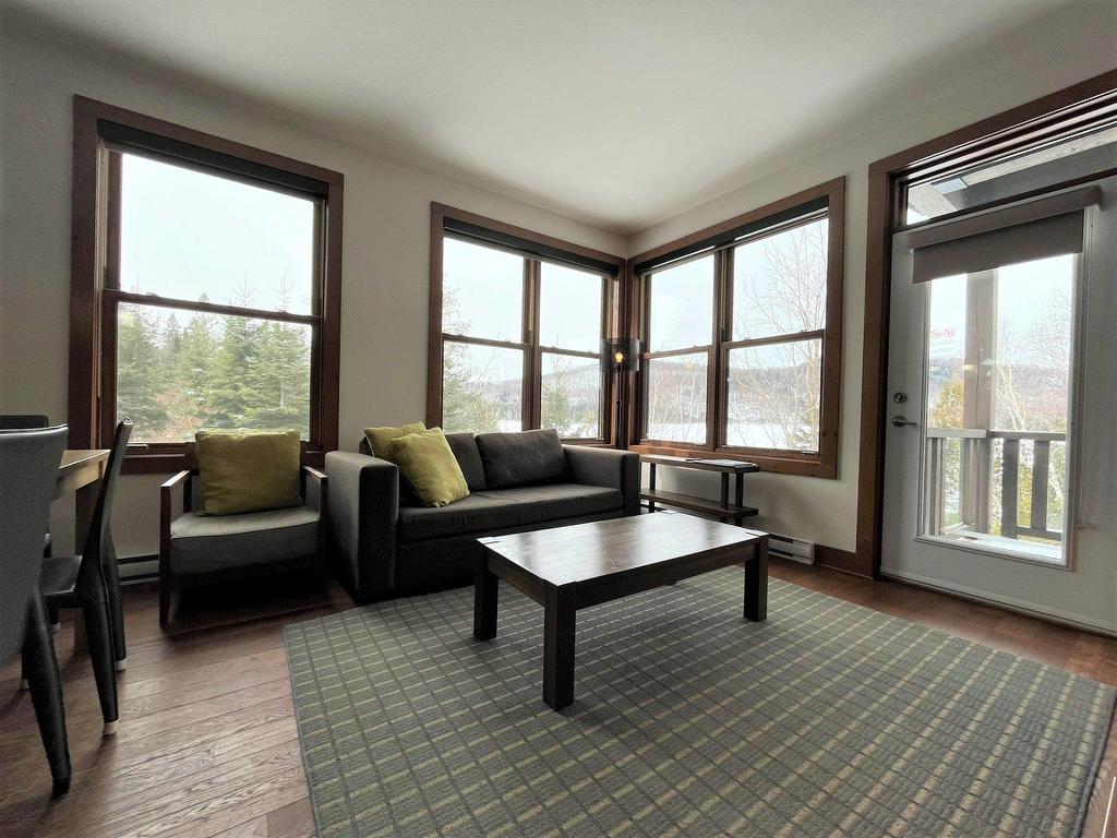 









2240


Ch. du Lac-Supérieur

, 3202,
Lac-Supérieur,




QC
J0T1P0

