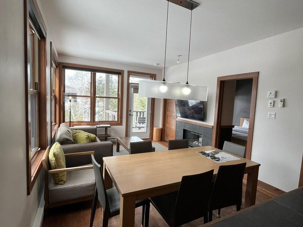 









2240


Ch. du Lac-Supérieur

, 3202,
Lac-Supérieur,




QC
J0T1P0

