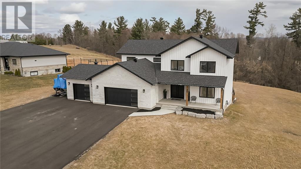 












29 TAYLOR HEIGHTS DRIVE

,
Pembroke,




Ontario
K8A0A3

