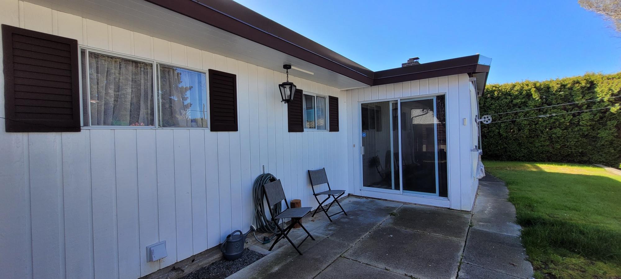 












3967 Selkirk Ave

,
Powell River,




BC
V8A 3C5

