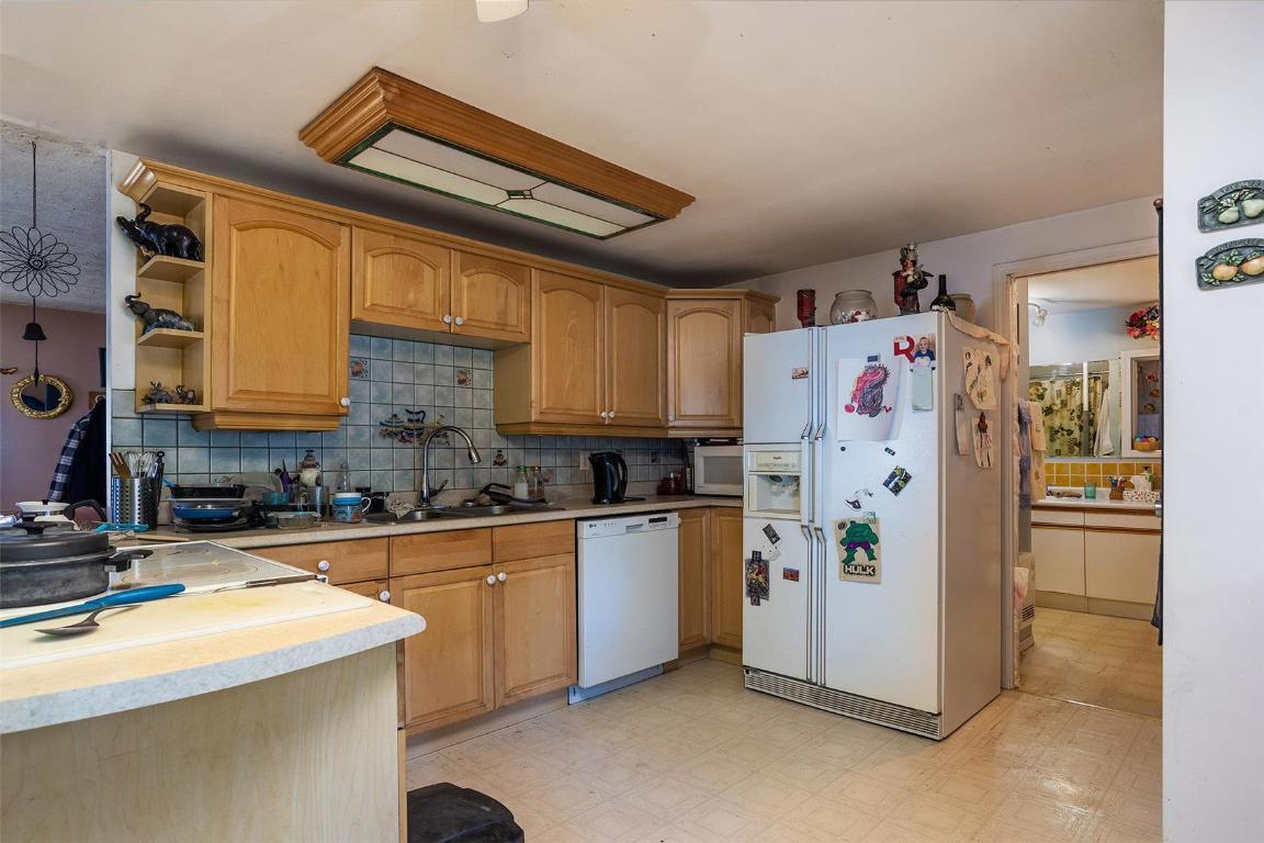 









85


Ernest

Avenue,
Beaverdell,




BC
V0H 1A0

