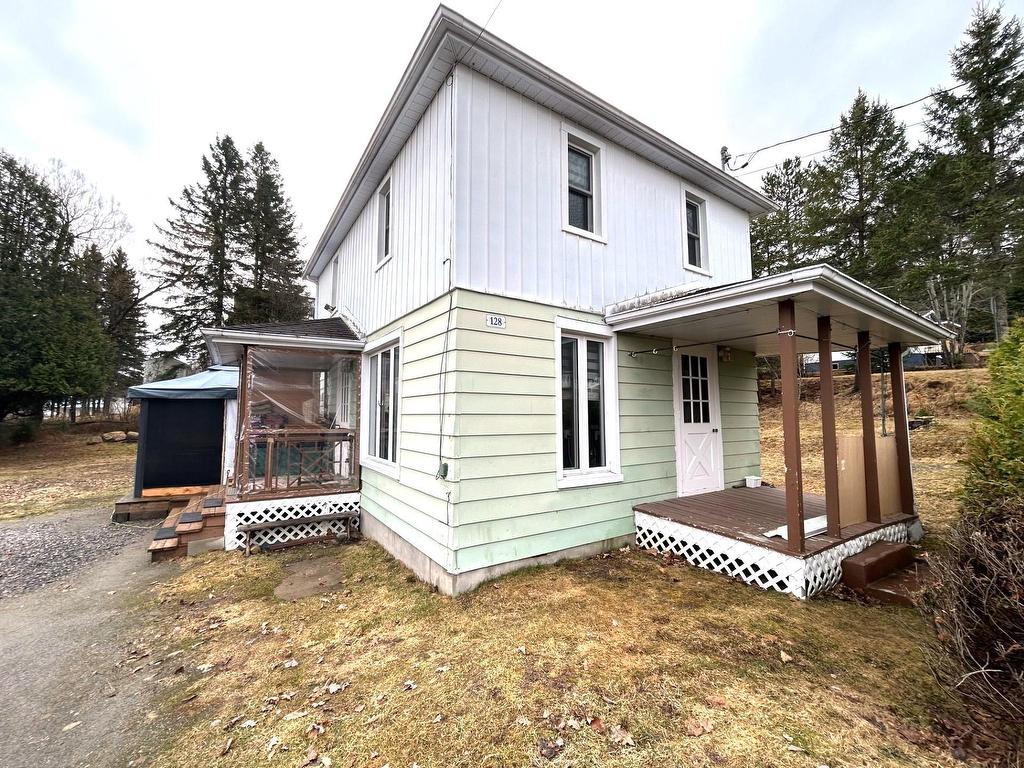 









128


Mtée Alphonse

,
Rivière-Rouge,




QC
J0T1T0

