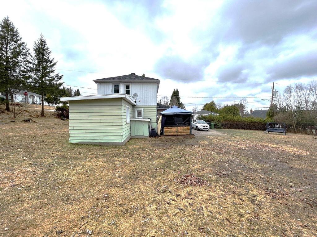 









128


Mtée Alphonse

,
Rivière-Rouge,




QC
J0T1T0

