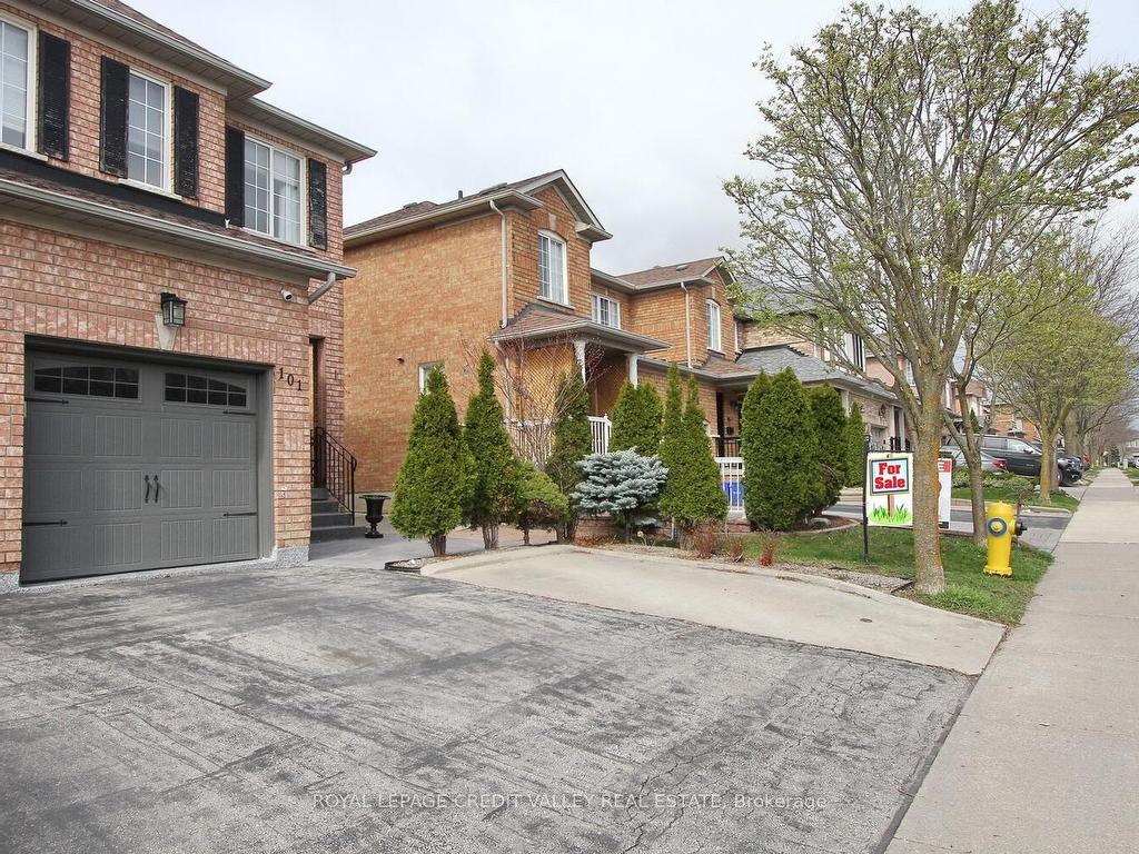 












101 David Todd Ave

,
Vaughan,




ON
L4H 1R4

