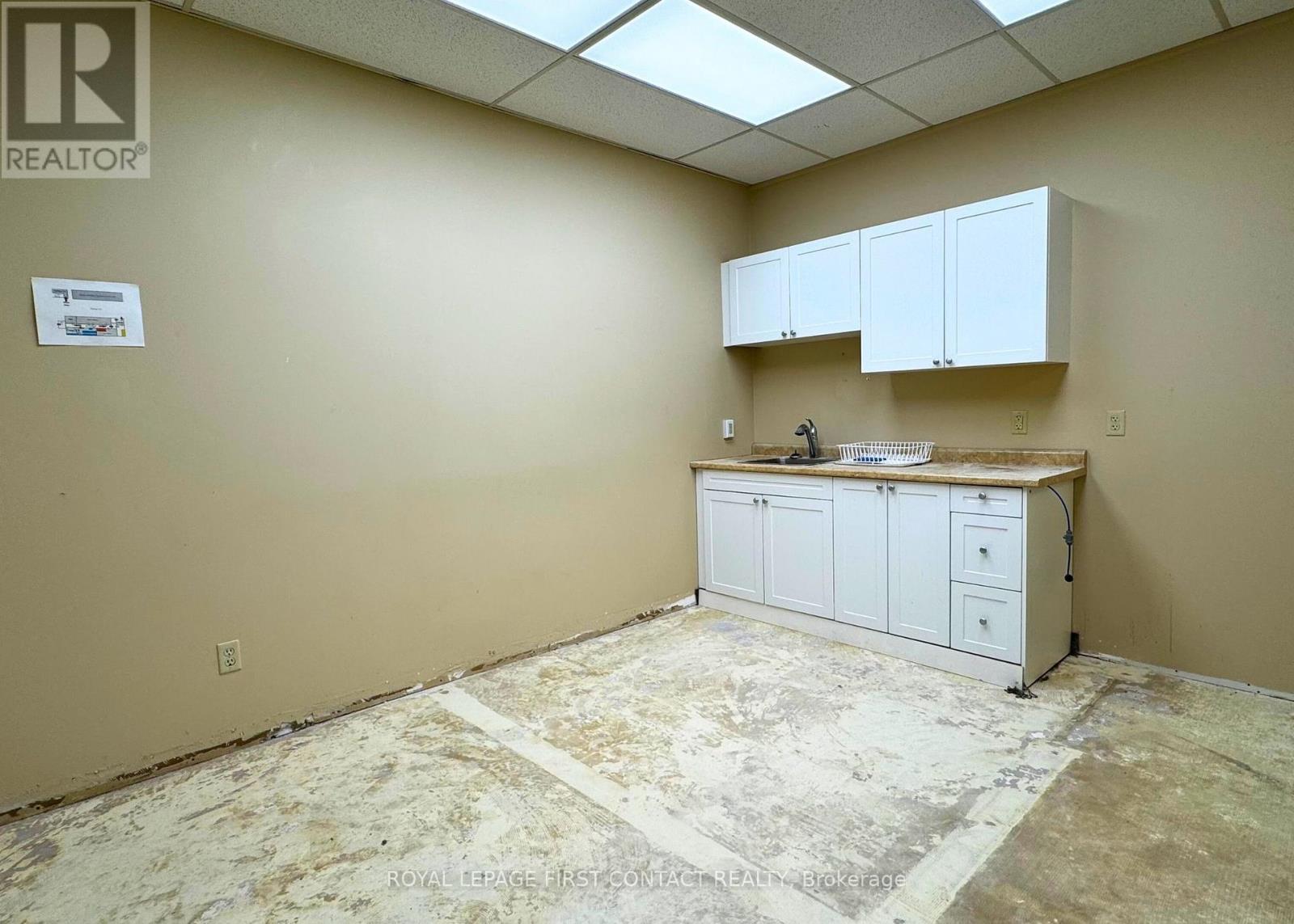 












201/203 - 11 FERRIS LANE

,
Barrie,




Ontario
L4M5N6

