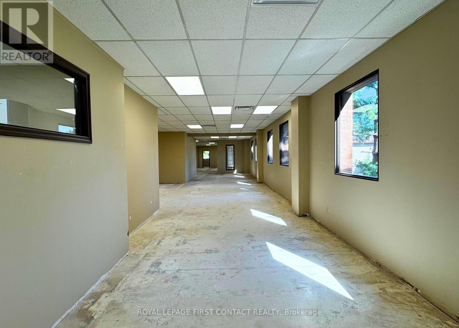 












201/203 - 11 FERRIS LANE

,
Barrie,




Ontario
L4M5N6

