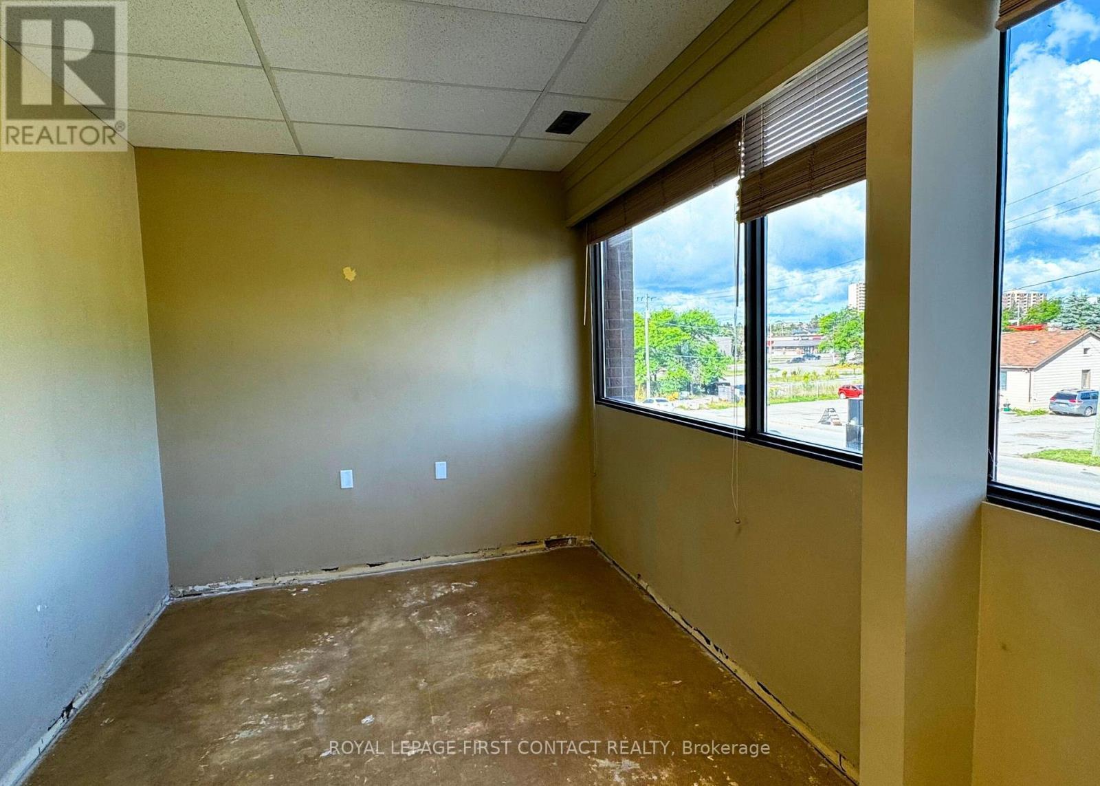 












201/203 - 11 FERRIS LANE

,
Barrie,




Ontario
L4M5N6

