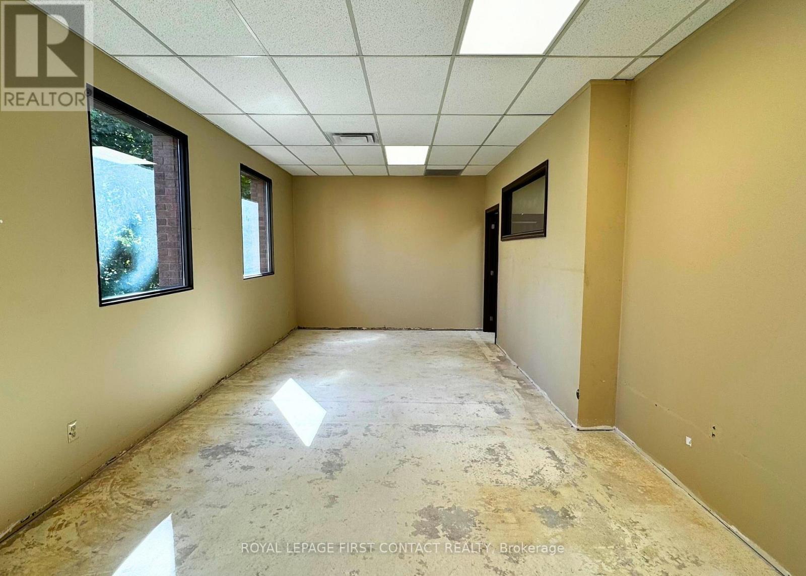 












201/203 - 11 FERRIS LANE

,
Barrie,




Ontario
L4M5N6

