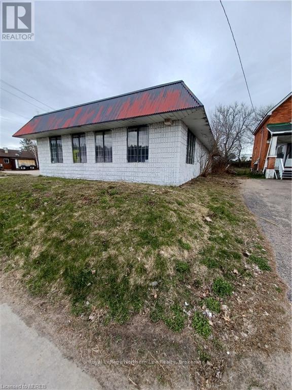 












598 MCCONNELL STREET

,
Mattawa,




Ontario
P0H1V0

