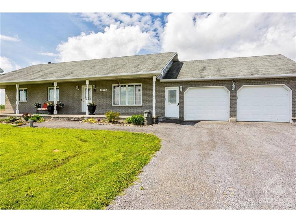 









3372


CANAAN

Road,
Sarsfield,




ON
K0A 3E0

