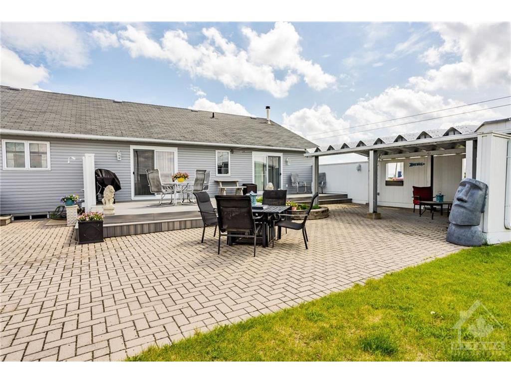 









3372


CANAAN

Road,
Sarsfield,




ON
K0A 3E0

