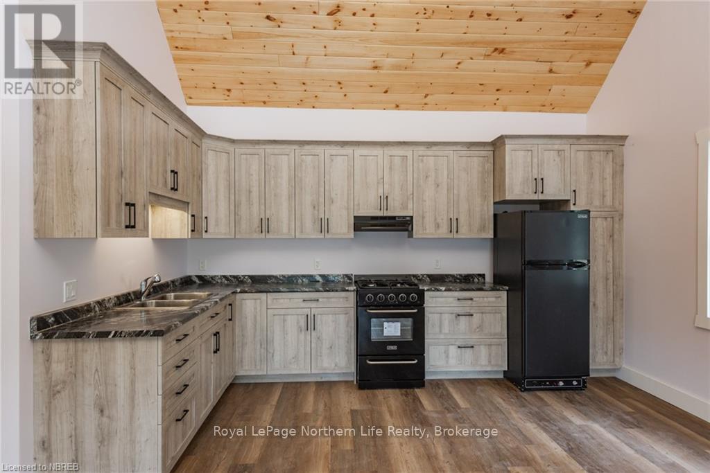 












1255 SNAKE CREEK ROAD

,
Mattawan,




Ontario
P0H1V0

