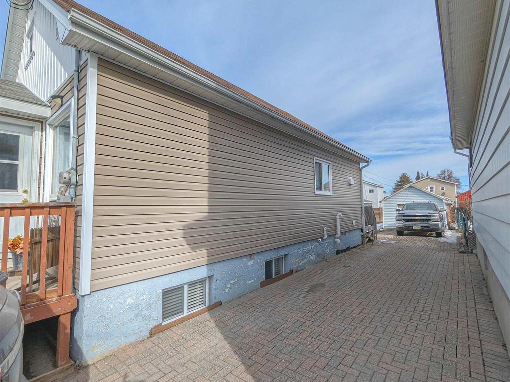 












62 Crescent AVE

,
Timmins,




ON
P4N 4H8

