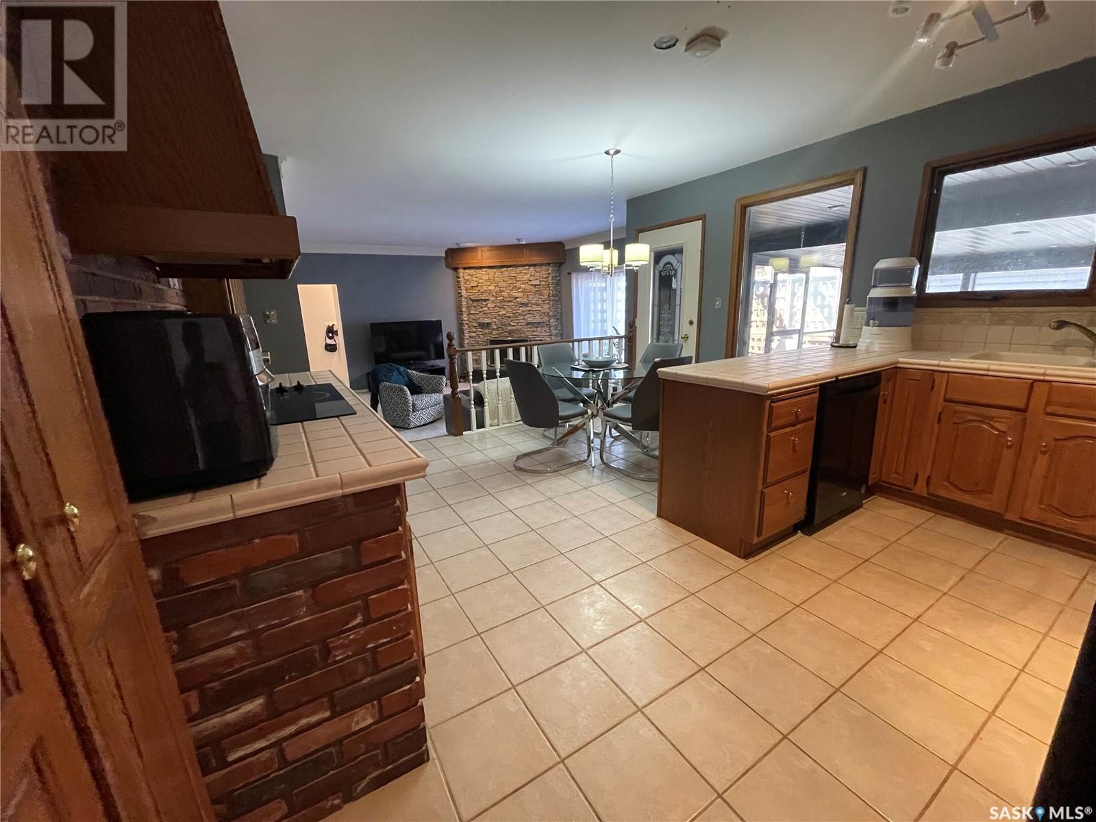 












1015 1st STREET W

,
Kindersley,




Saskatchewan
S0L1S0

