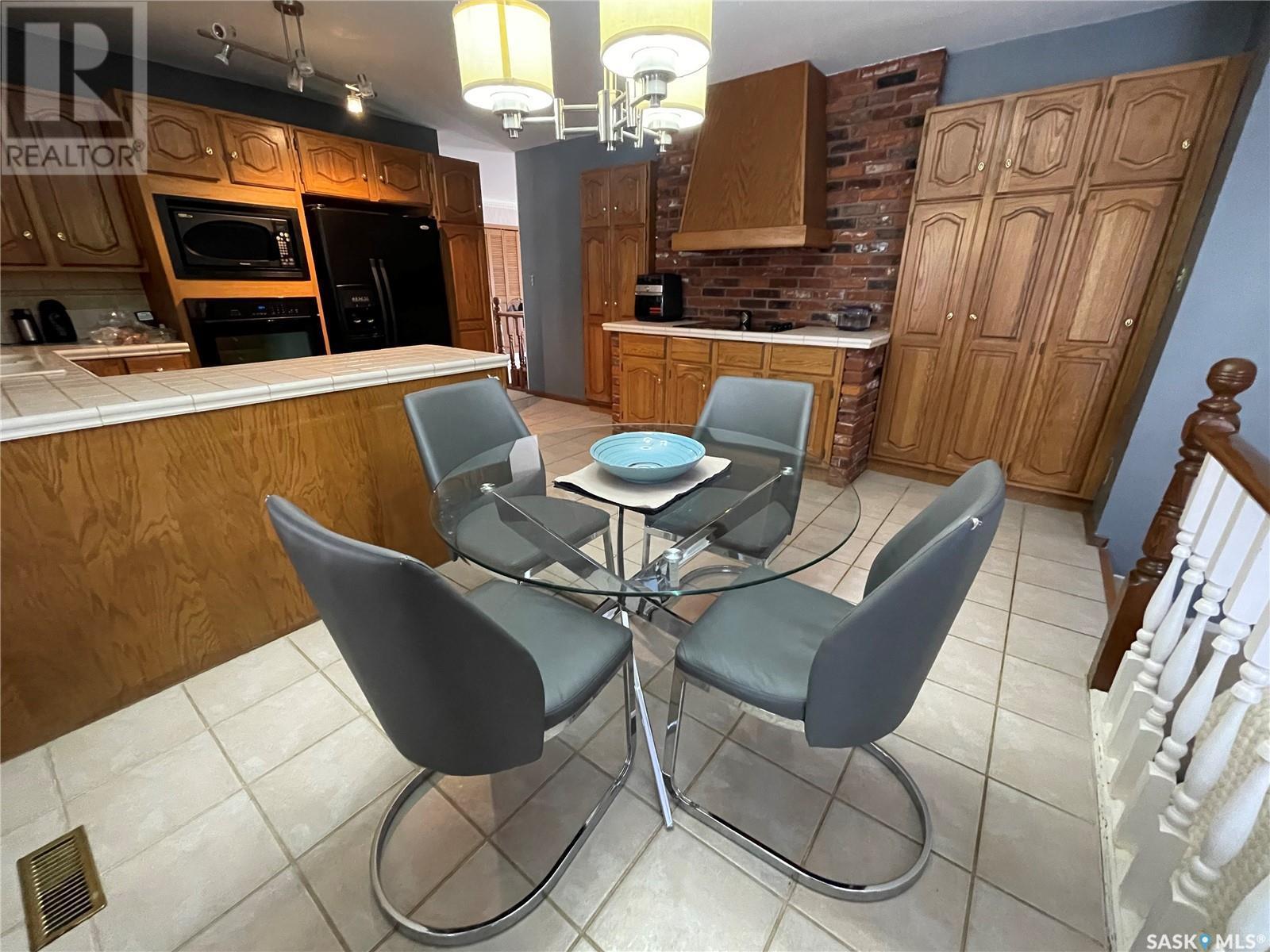 












1015 1st STREET W

,
Kindersley,




Saskatchewan
S0L1S0

