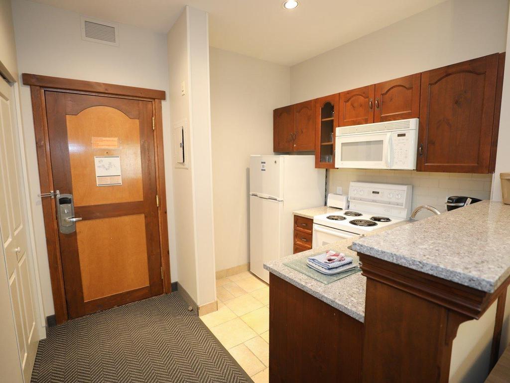 









151


Ch. du Curé-Deslauriers

, 142,
Mont-Tremblant,




QC
J8E1C9

