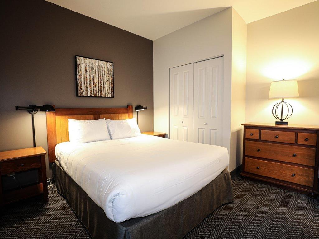 









151


Ch. du Curé-Deslauriers

, 142,
Mont-Tremblant,




QC
J8E1C9


