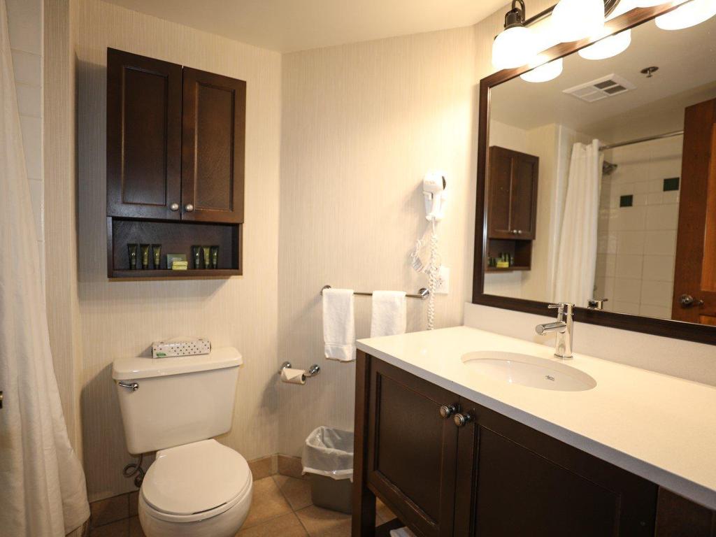 









151


Ch. du Curé-Deslauriers

, 142,
Mont-Tremblant,




QC
J8E1C9

